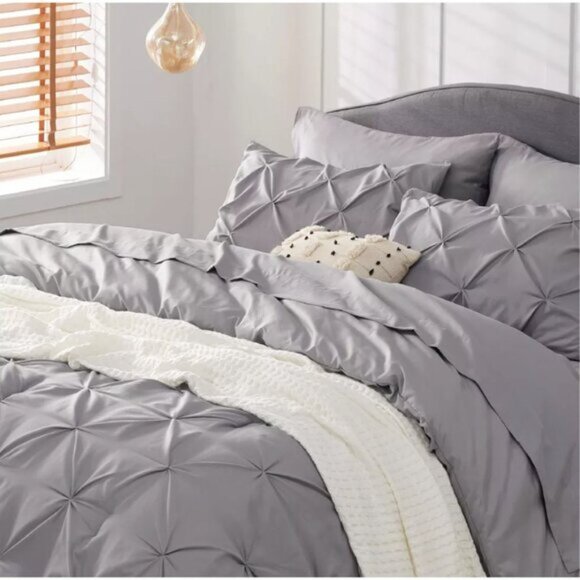 NWT Bed in a Bag Solid Diamond Pintuck Bedding Set in Queen - Picture 2 of 7